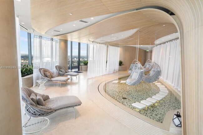 Building Photo - 1000 Brickell Plaza