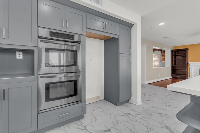 Building Photo - 29767 Southwood Ln
