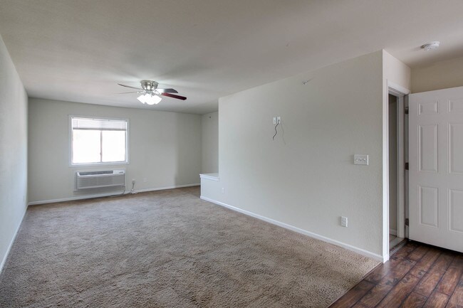 Building Photo - 1026 Bluemont Ave