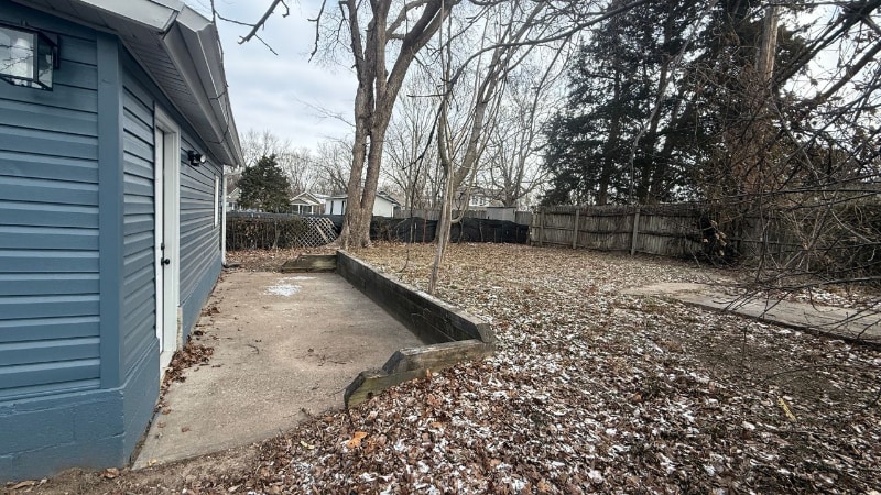 Building Photo - 907 S Cedar Ave