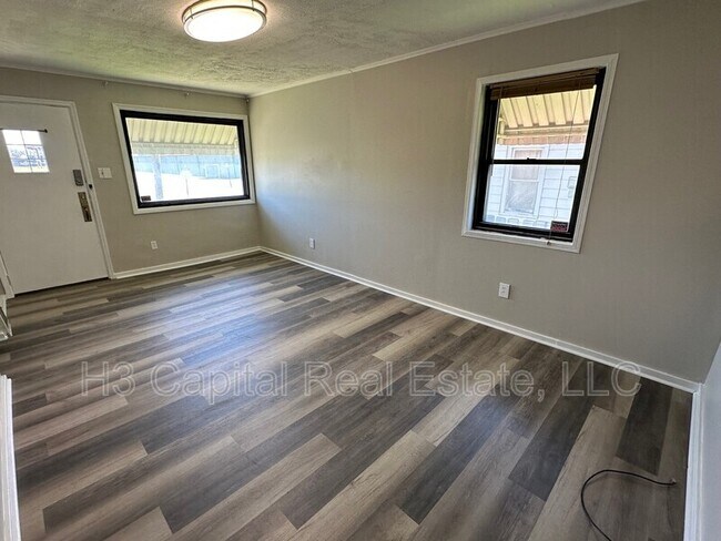 Building Photo - 211 Niagara St