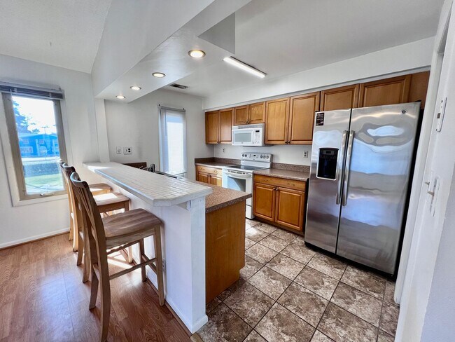 Building Photo - 622 Pinewood Dr