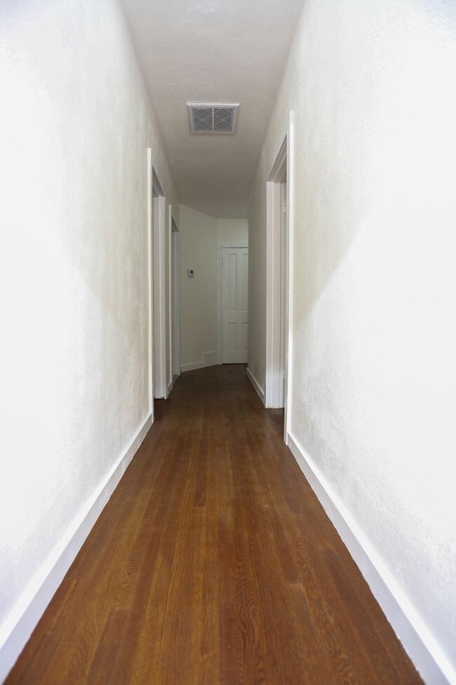 Building Photo - Remodeled 3bed 2 bath Single Family home