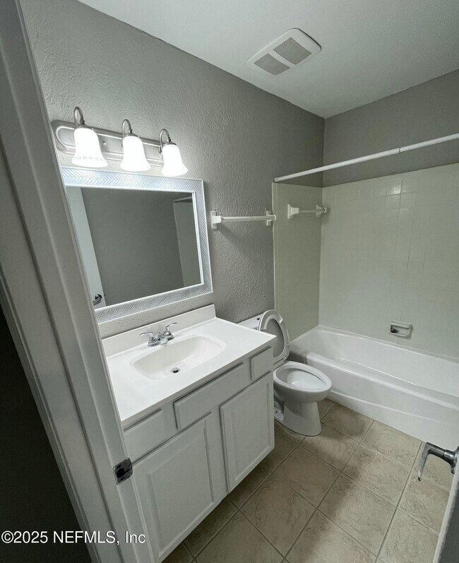 Building Photo - 8880 Old Kings Rd S