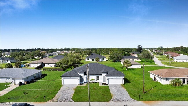 Building Photo - 2405-2407 Xelda Ave N