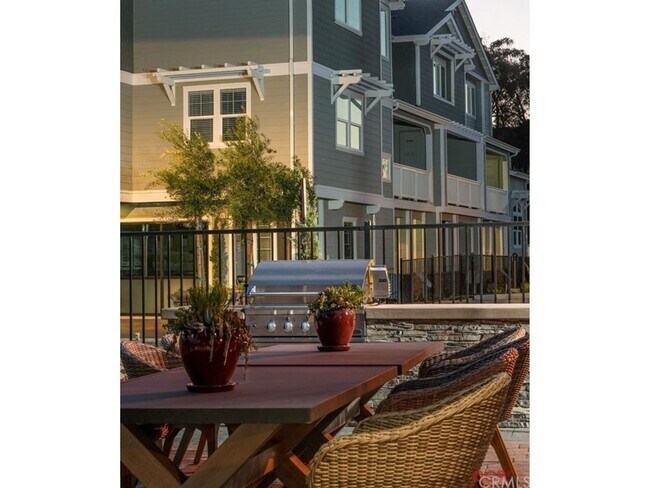 Building Photo - Beautiful 4 bedroom, 3.5 bathroom home in San Luis Obispo!