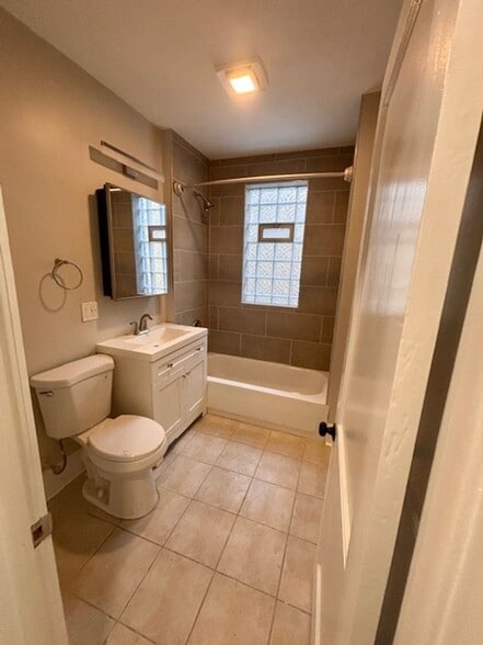 Building Photo - 3853 W Palmer St