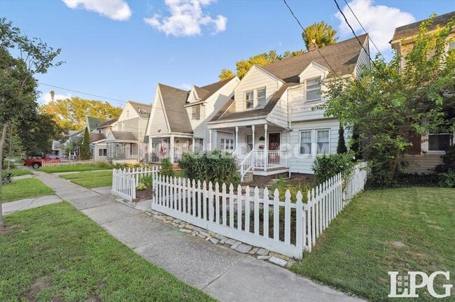 Building Photo - 2029 Berdan Ave