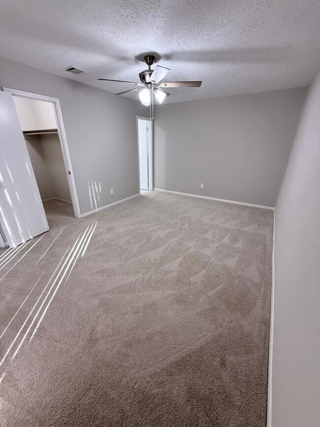 Building Photo - 1315 Tiny Tree Dr