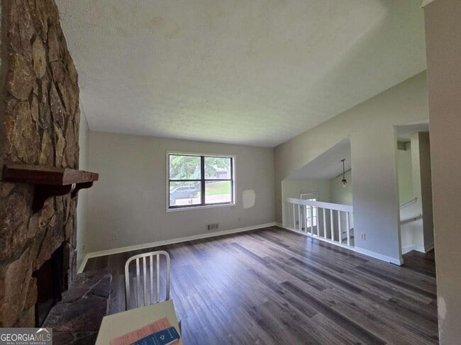 Building Photo - 5034 Cherokee Ct