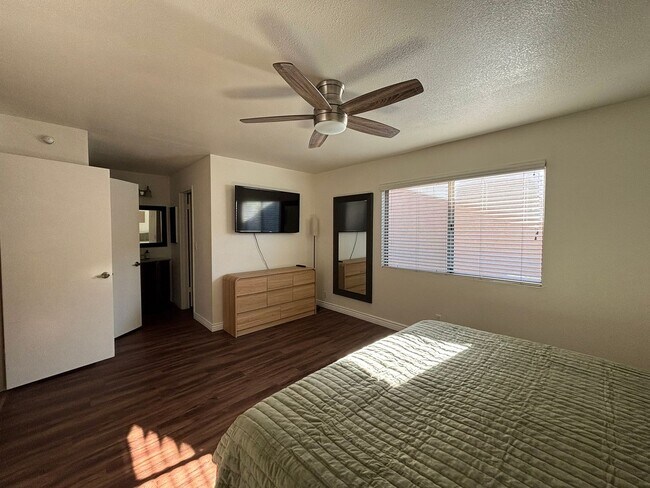 Building Photo - Discover comfortable seasonal living in Mesa, AZ with this well-appointed furnished & updated 2-b...