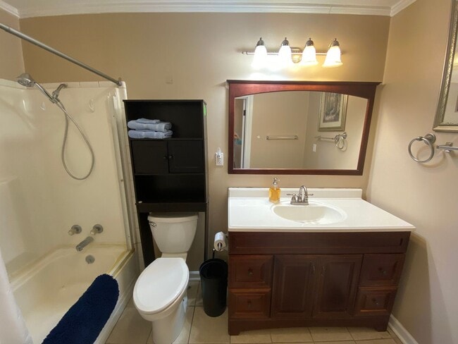 Building Photo - Kennedy Drive Retreat - 4 bedrm with bonus and billards room