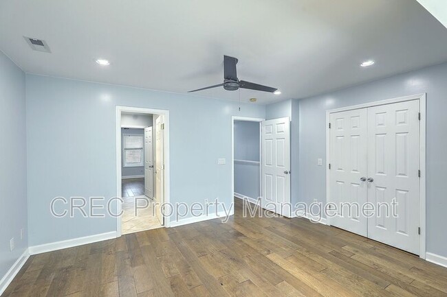 Building Photo - 2882 Mackenzie Ct