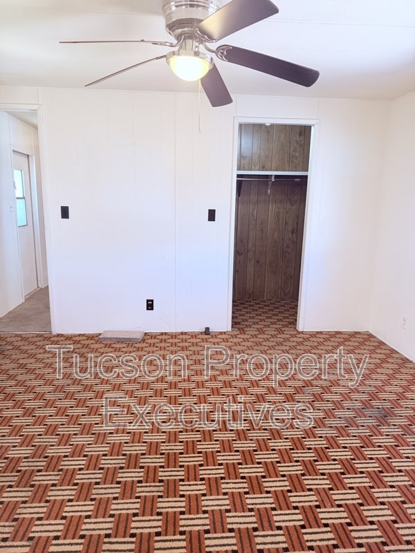 Building Photo - 4580 E Rex St