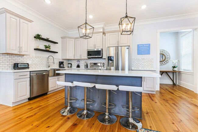 Building Photo - 1218 Carondelet St