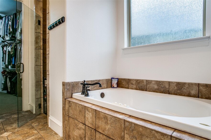 Building Photo - 1805 Castle Ct