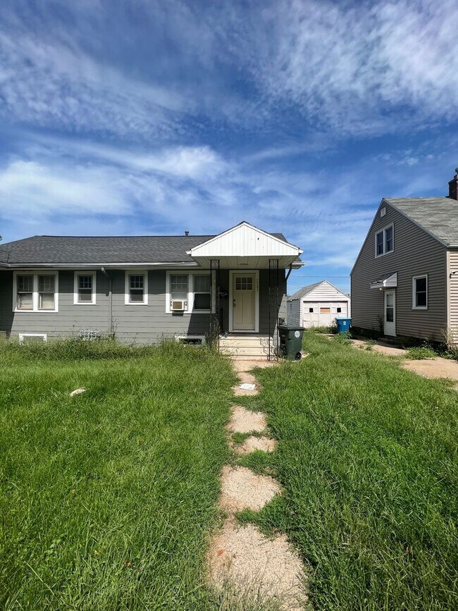 Building Photo - 1541-1541 Bertch Ave