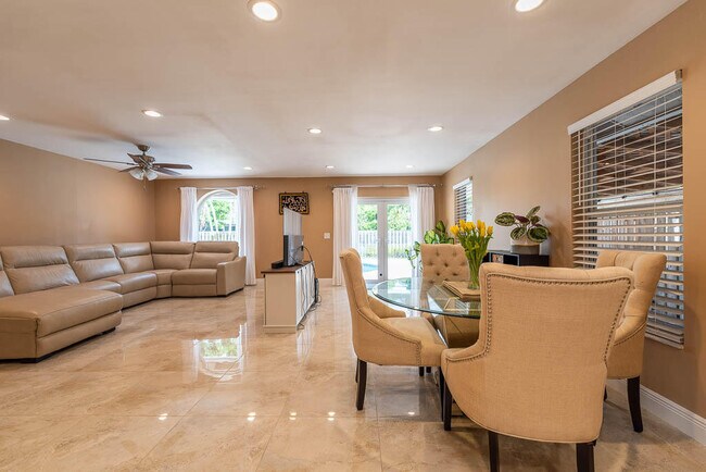 Building Photo - 5290 Pine Tree Dr
