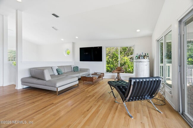 Building Photo - 149 Beachside Dr