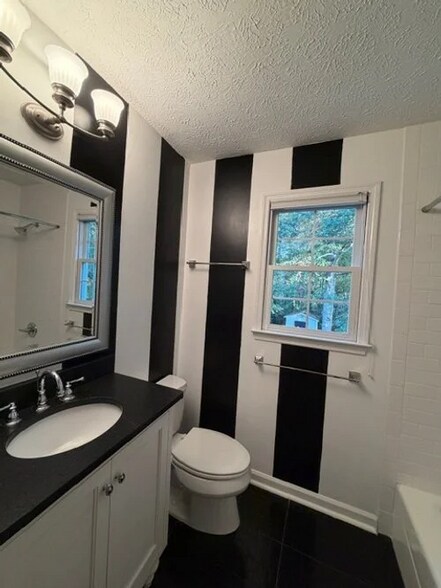 Building Photo - 1170 Lois Ln