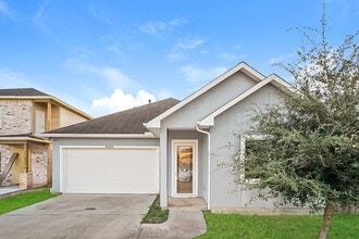 Building Photo - 10212 Carmencita Way