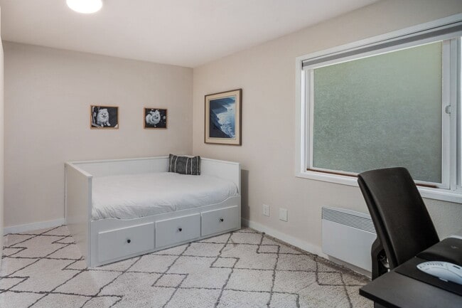 Building Photo - Mercer Island Condo