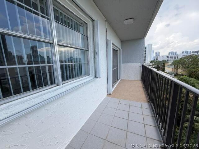 Building Photo - 250 NE 181st St
