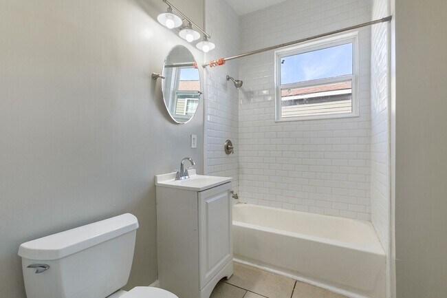 Building Photo - 1501-1503 Desire