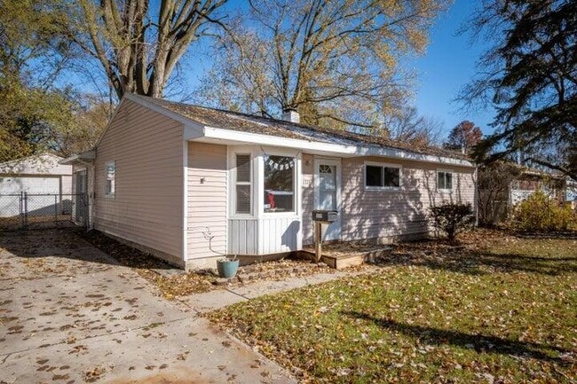 Building Photo - 1529 Wismer St