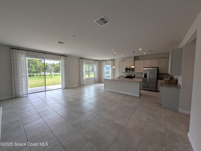 Building Photo - 2273 Landing Dr