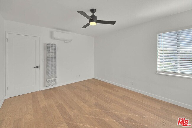 Building Photo - 3701 Coliseum St