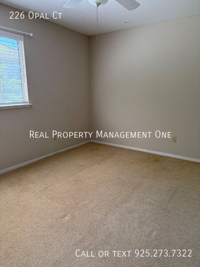 Building Photo - 226 Opal Ct