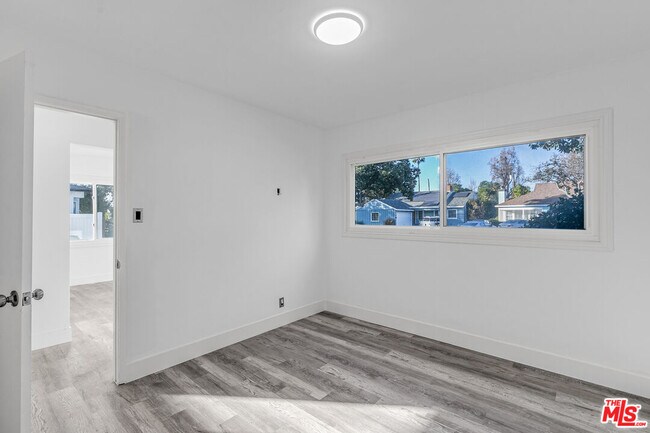 Building Photo - 13536 Hamlin St