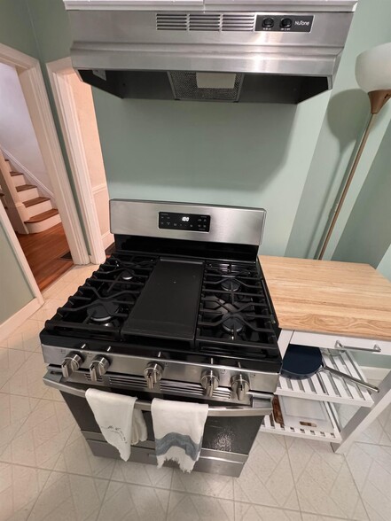 Building Photo - 22 Spencer Ave