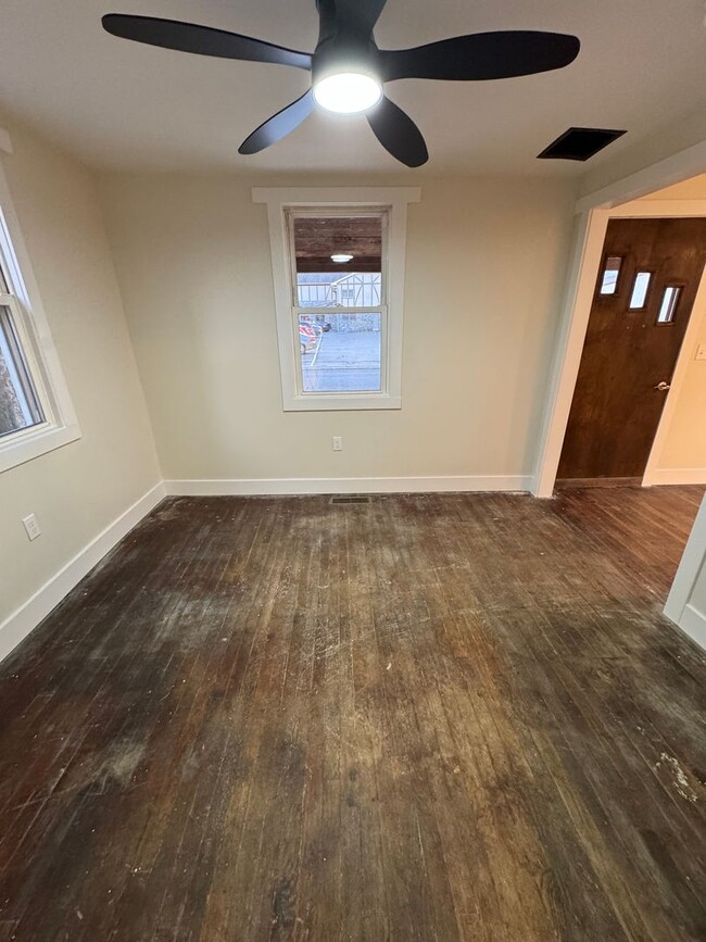 Building Photo - Renovated 2 Bedroom Home in Marietta!