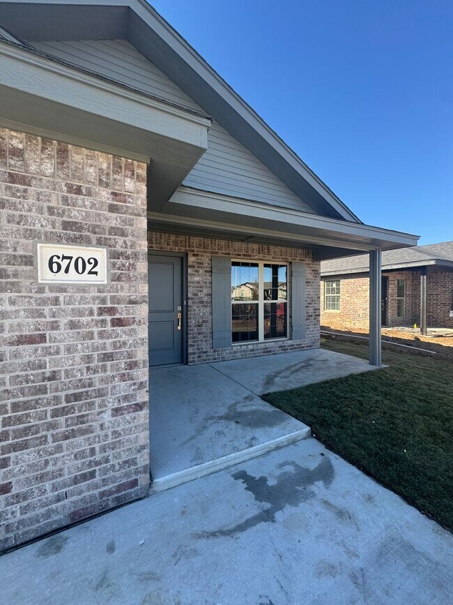 Building Photo - 3/2/1 Fabulous new build 2025 1/2 off special 1st month's rent