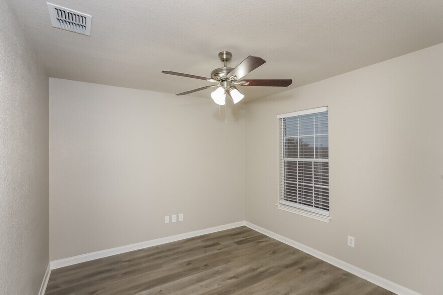 Building Photo - 5727 Sandy Canyon