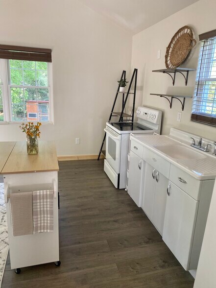 Building Photo - 10510 Cadosia Rd