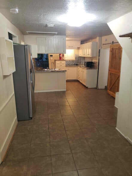 Building Photo - 21401 W Hammond Dr