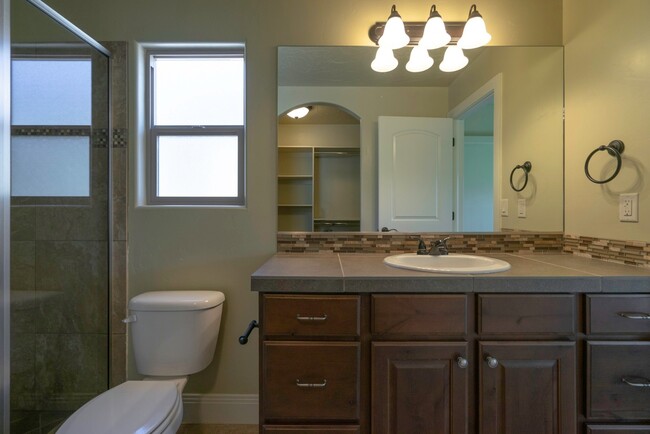 Building Photo - Pet Friendly-Beautiful 3 bed 2 bath home w...