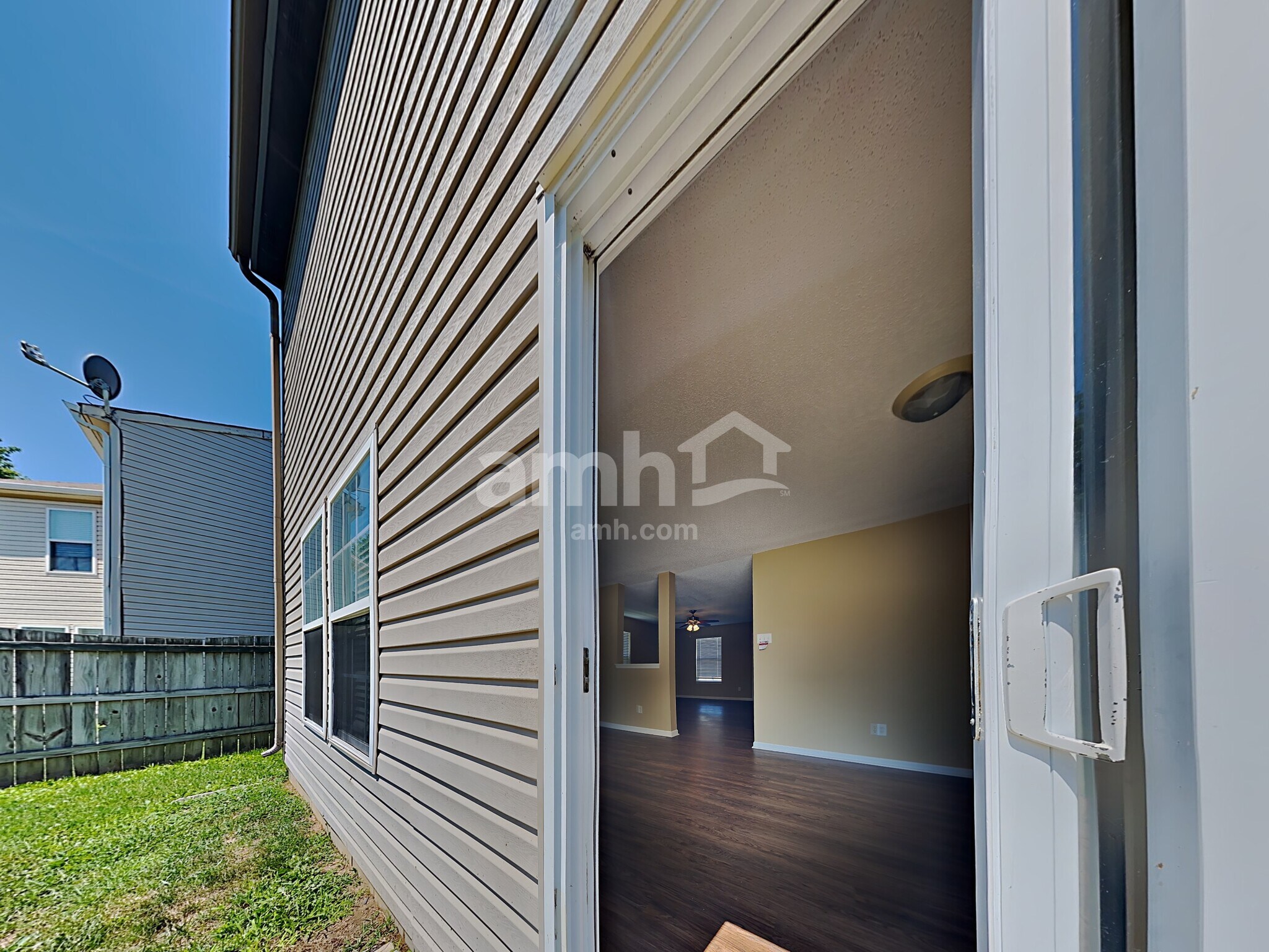 Building Photo - 10981 Clear Spring Dr