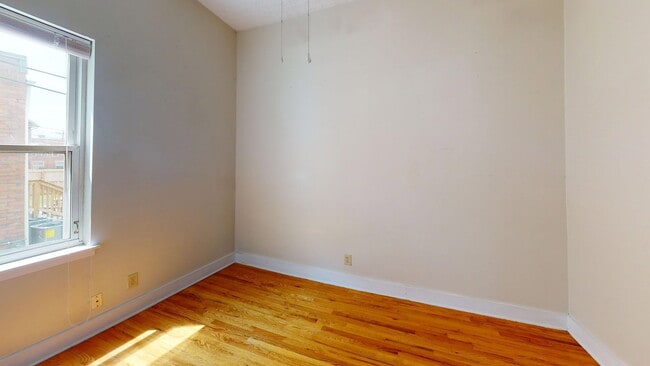 Building Photo - 1369 Summit St