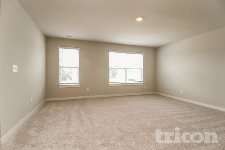 Building Photo - 1728 Lannister Ave