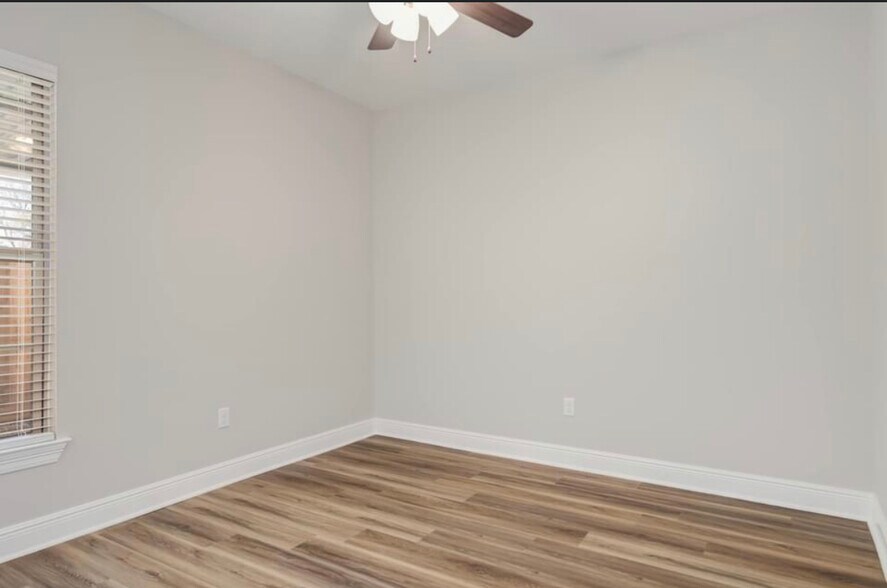 Building Photo - 139 Iberia St