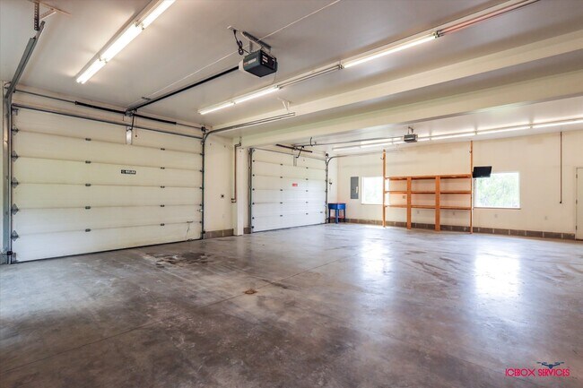 Building Photo - 2 BD, 2 BA Single-Family with Airstrip acc...