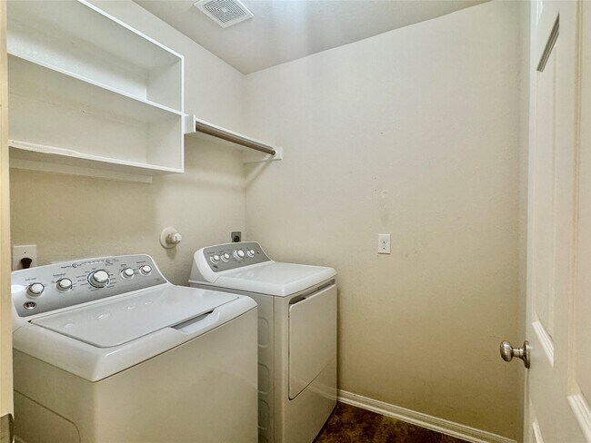Building Photo - 1205 Quarterhorse Dr
