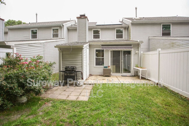 Building Photo - 146 Shoreline Dr