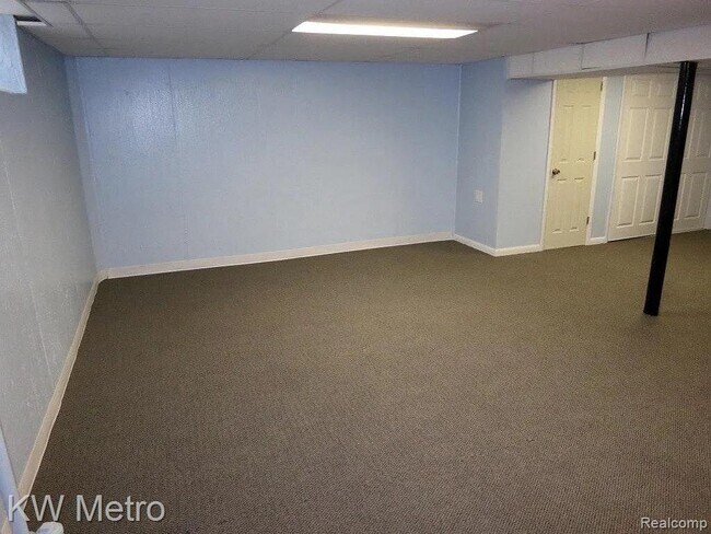 Building Photo - 173 Elmsford Dr