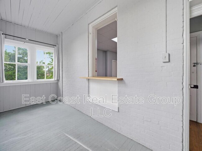 Building Photo - 323 N Potomac St