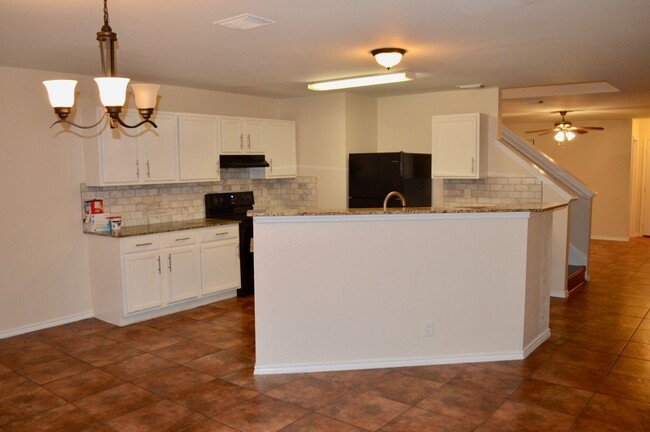 Building Photo - Beautiful remodeled 4 bedroom 2.5 ready to...